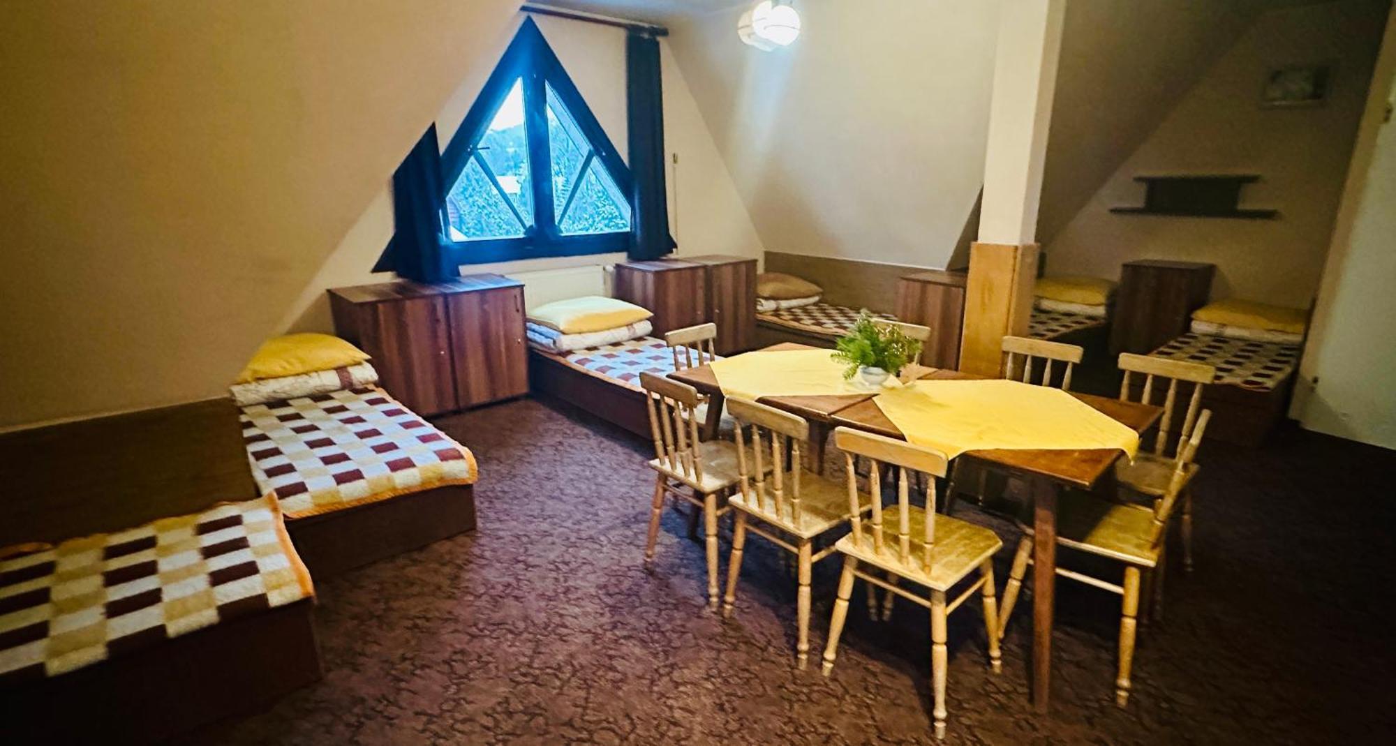 Miedzynarodowe Schronisko Mlodziezowe Ptsm Szarotka Hostel - Zakopane — Photos 1